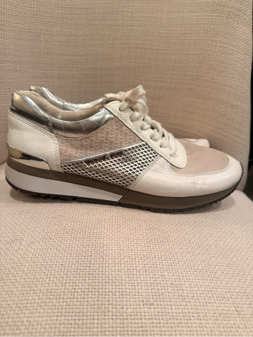 Michael Kors size 9 Women’s Low-Profile Lace-Up Sneaker in Cream and Silver